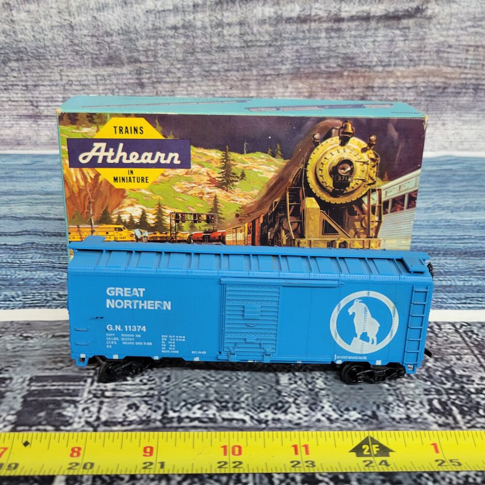 Vintage Athearn H.O scale Great Northern 40ft boxcar blue/white